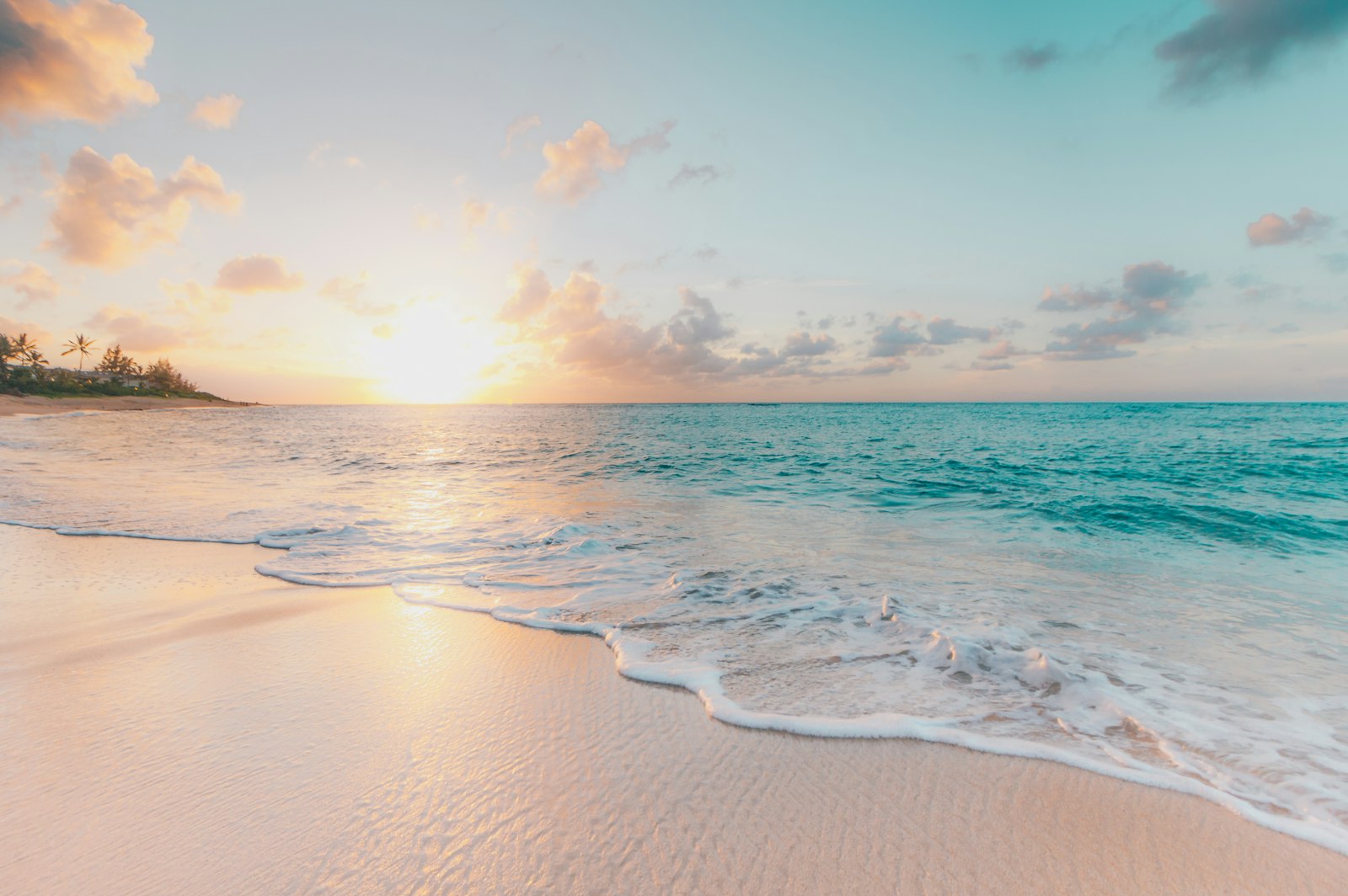 Strand an der Ostsee bei Sonnenuntergang